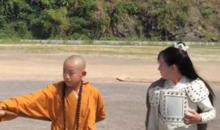 小和尚下山去化斋 小和尚下山去化斋